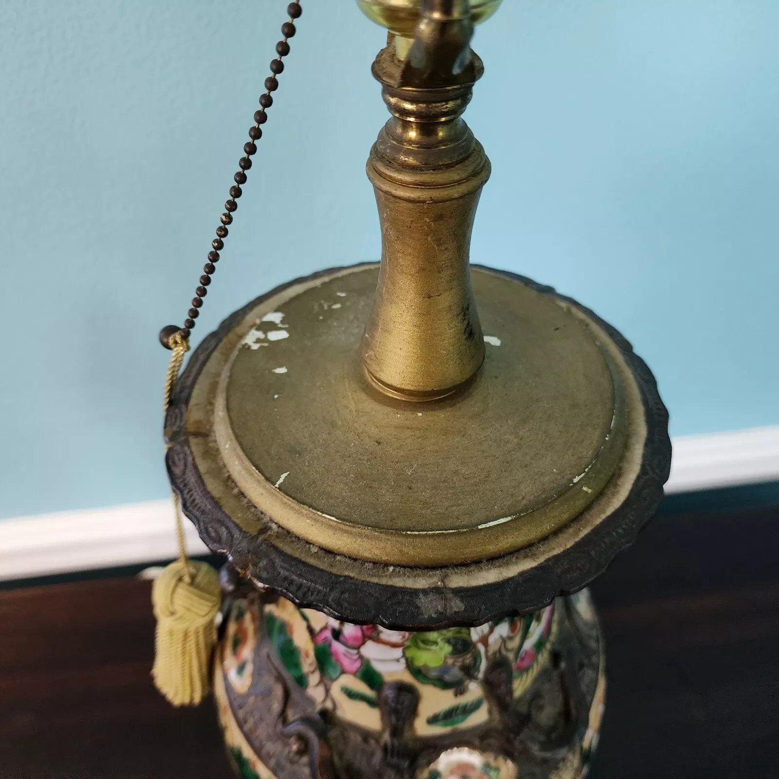 Ancienne lampe chinoise à vase de Nankin Dynastie Qing 19ème siècle en vente 3