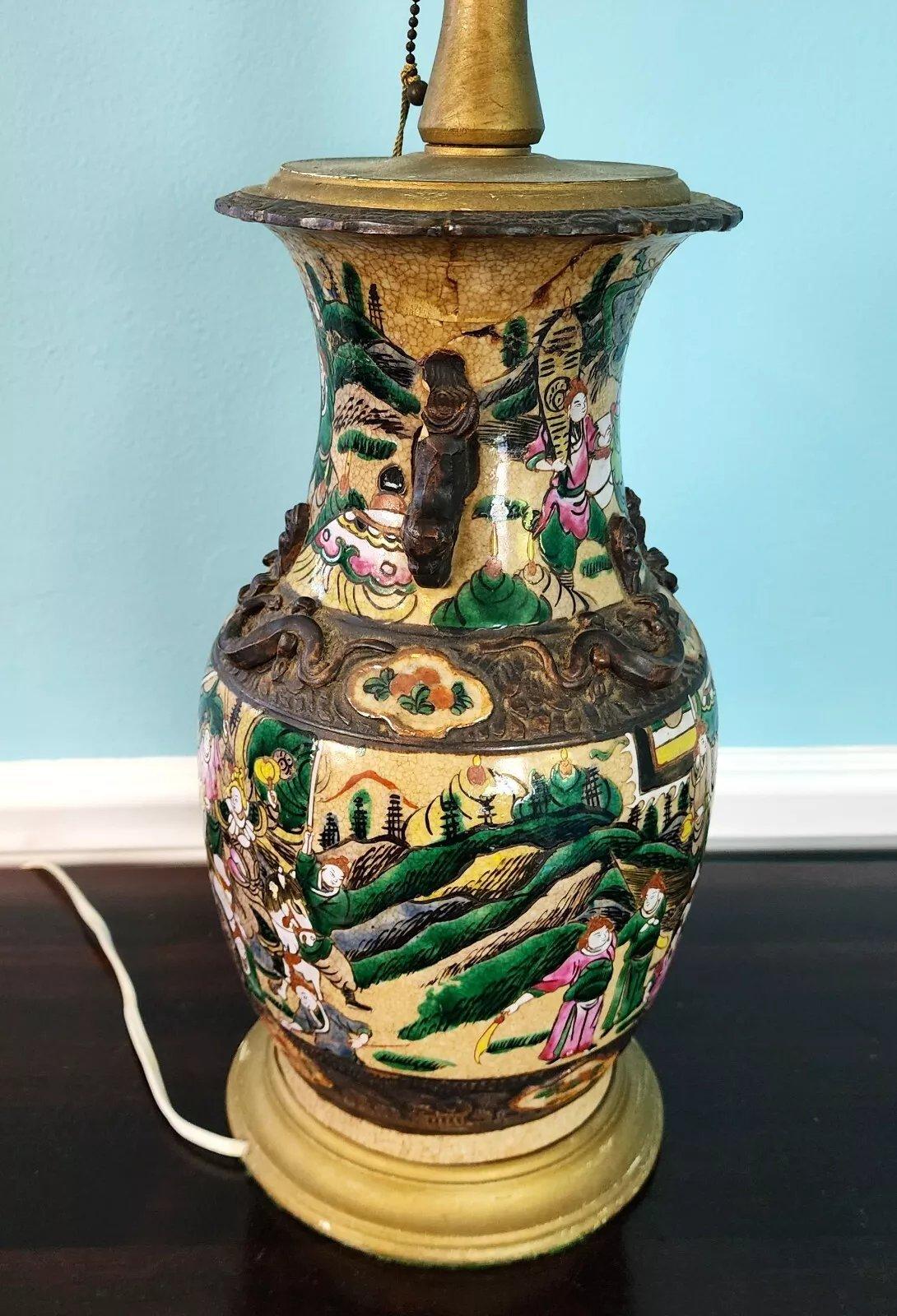 Ancienne lampe chinoise à vase de Nankin Dynastie Qing 19ème siècle en vente 4
