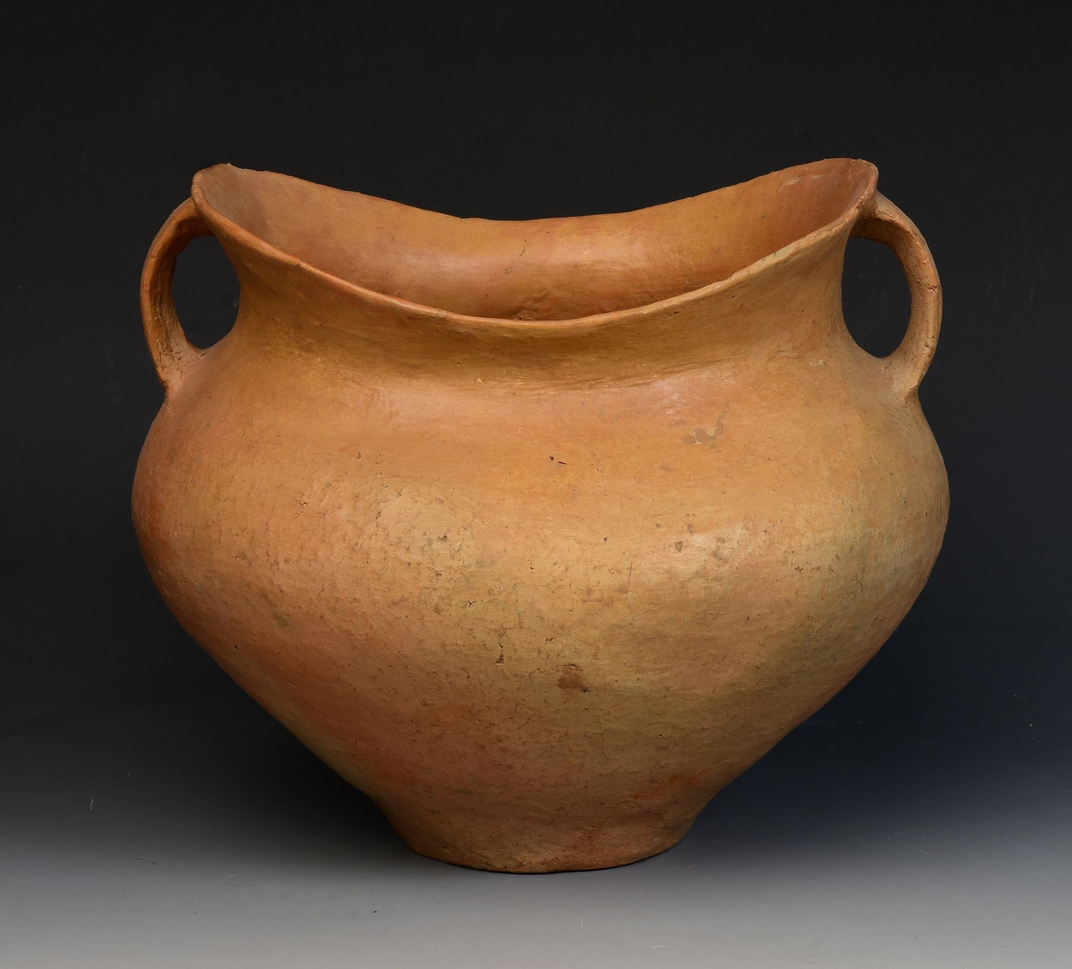 Antique Chinese Neolithic Siwa culture pottery Amphora jar.

Age: China, Neolithic period, 1350 B.C.
Size: Height 20.2 cm. / Width 24.3 cm
Condition: Well-preserved old burial condition overall.

100% satisfaction and authenticity guaranteed