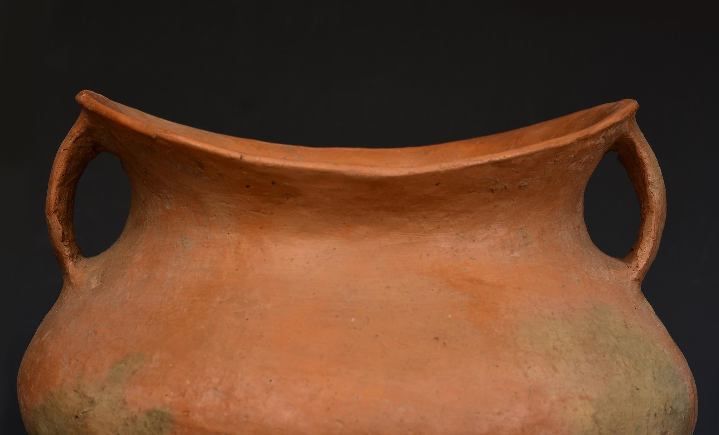 Antique Chinese Neolithic Siwa Culture Pottery Amphora Jar In Good Condition For Sale In Sampantawong, TH