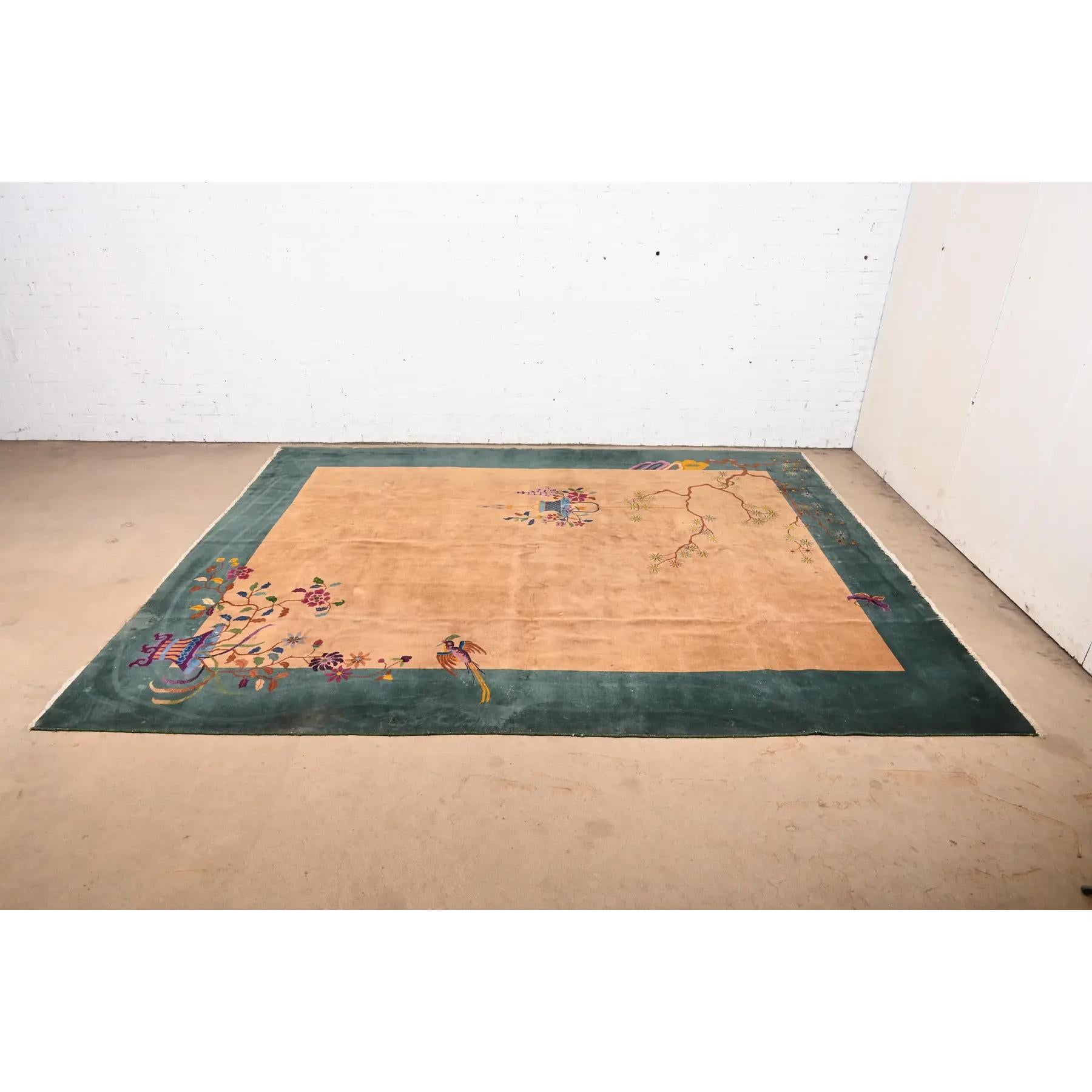 Art déco Antique Nichols Art Deco chinois Tapis en laine noué à la main, Circa 1920s en vente