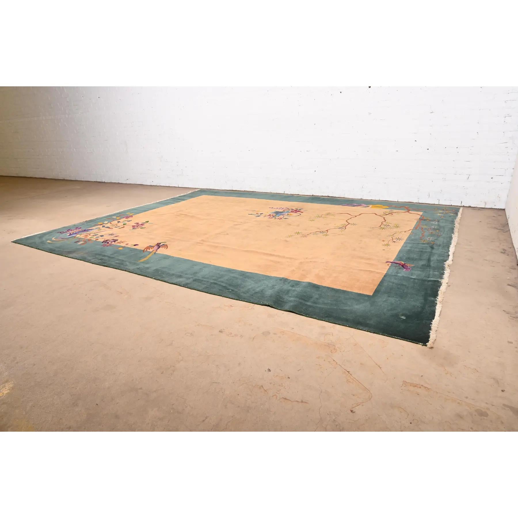 Chinois Antique Nichols Art Deco chinois Tapis en laine noué à la main, Circa 1920s en vente