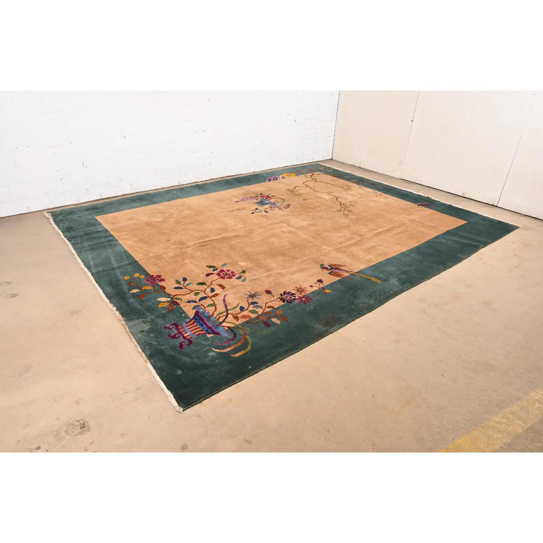 Noué à la main Antique Nichols Art Deco chinois Tapis en laine noué à la main, Circa 1920s en vente