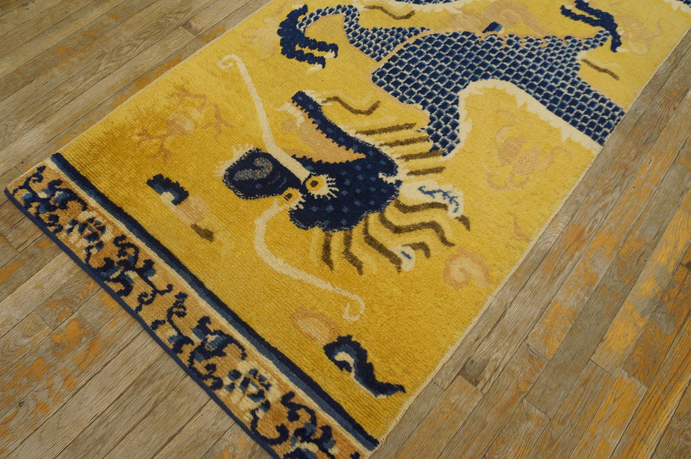 Late 18th Century Chinese Ningxia Dragon Pillar Carpet (2' 9'' x 9'-85 x 275 cm) In Good Condition For Sale In New York, NY