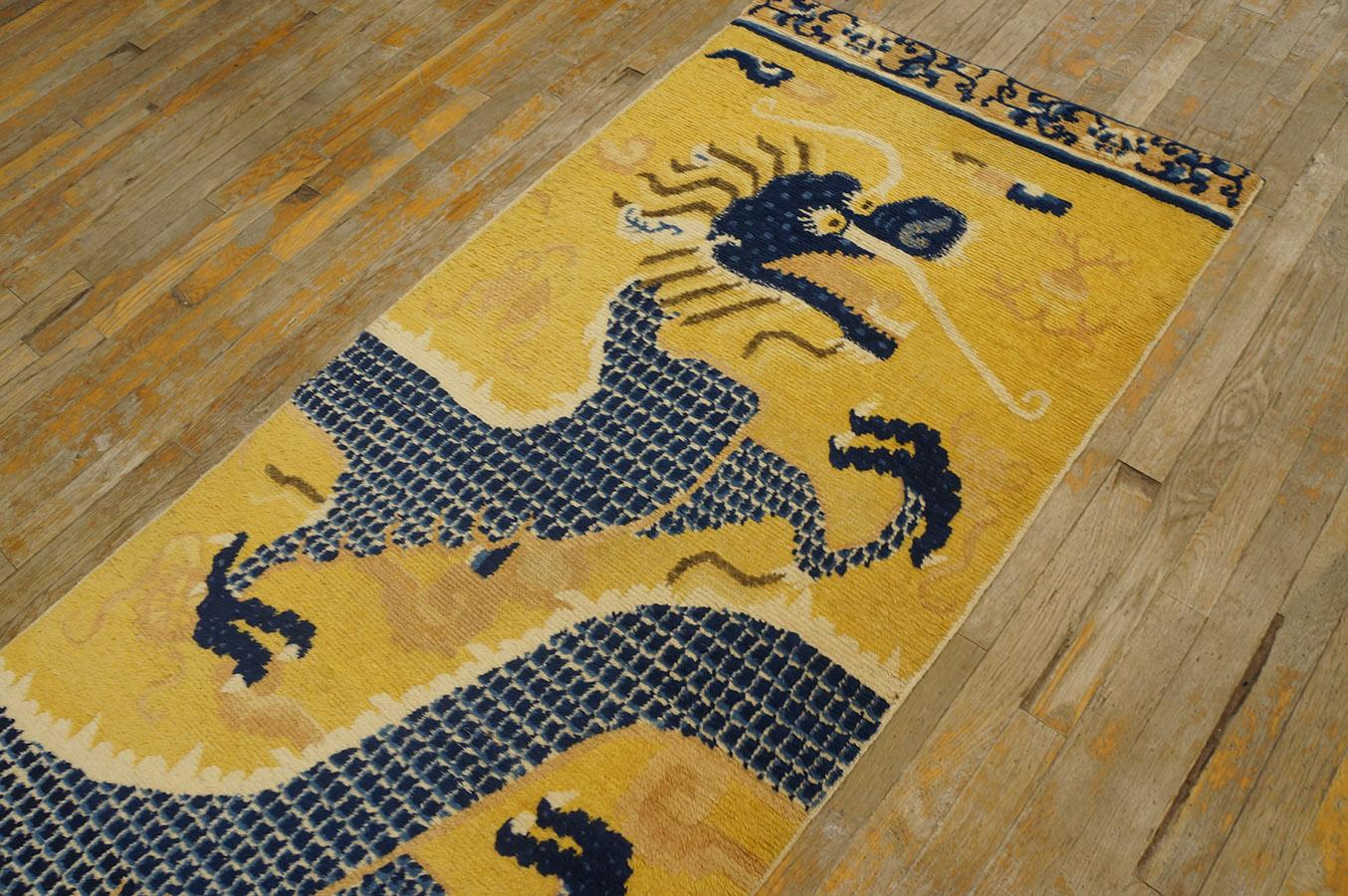 Late 18th Century Chinese Ningxia Dragon Pillar Carpet (2' 9'' x 9'-85 x 275 cm) For Sale 2