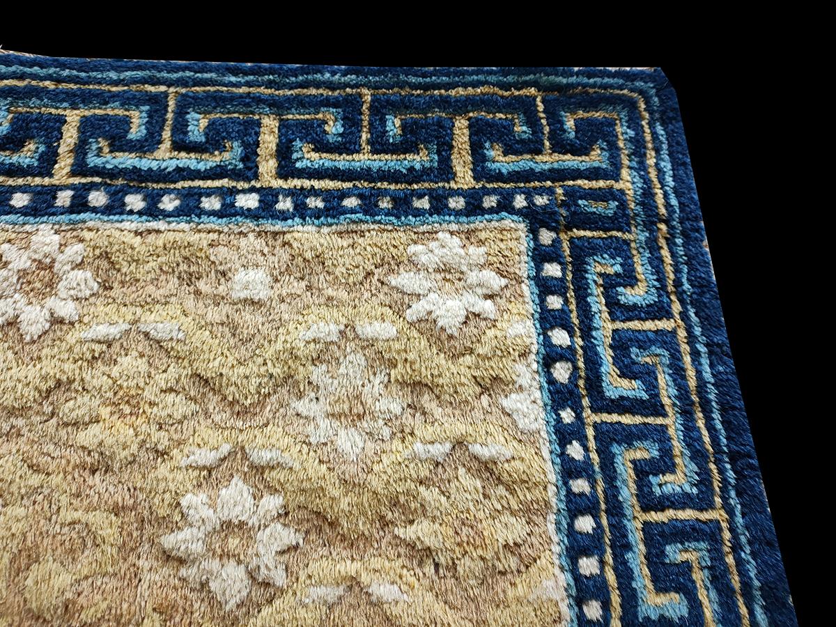 Chinois Tapis Ningxia chinois du milieu du XIXe siècle ( 66 x 66 cm) en vente