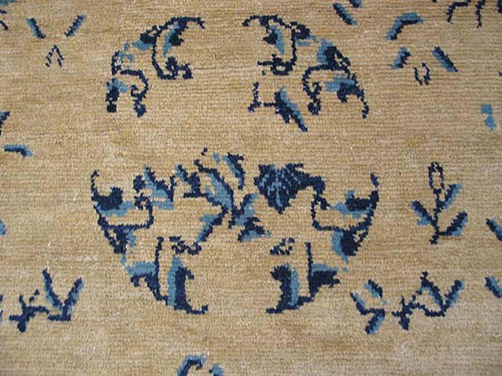 Antique Chinese Ningxia Rug In Good Condition For Sale In New York, NY