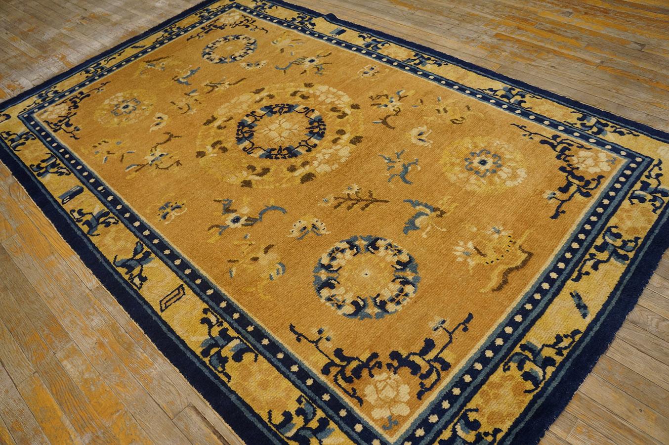Late 18th Century Chinese Ningxia Carpet ( 5' x 8'1'' - 152 x 246 ) In Good Condition For Sale In New York, NY