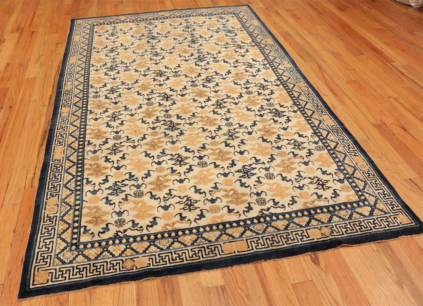 Chinese Export Nazmiyal Collection Antique Chinese Ningxia Rug. 5 ft 7 in x 8 ft 9 in 