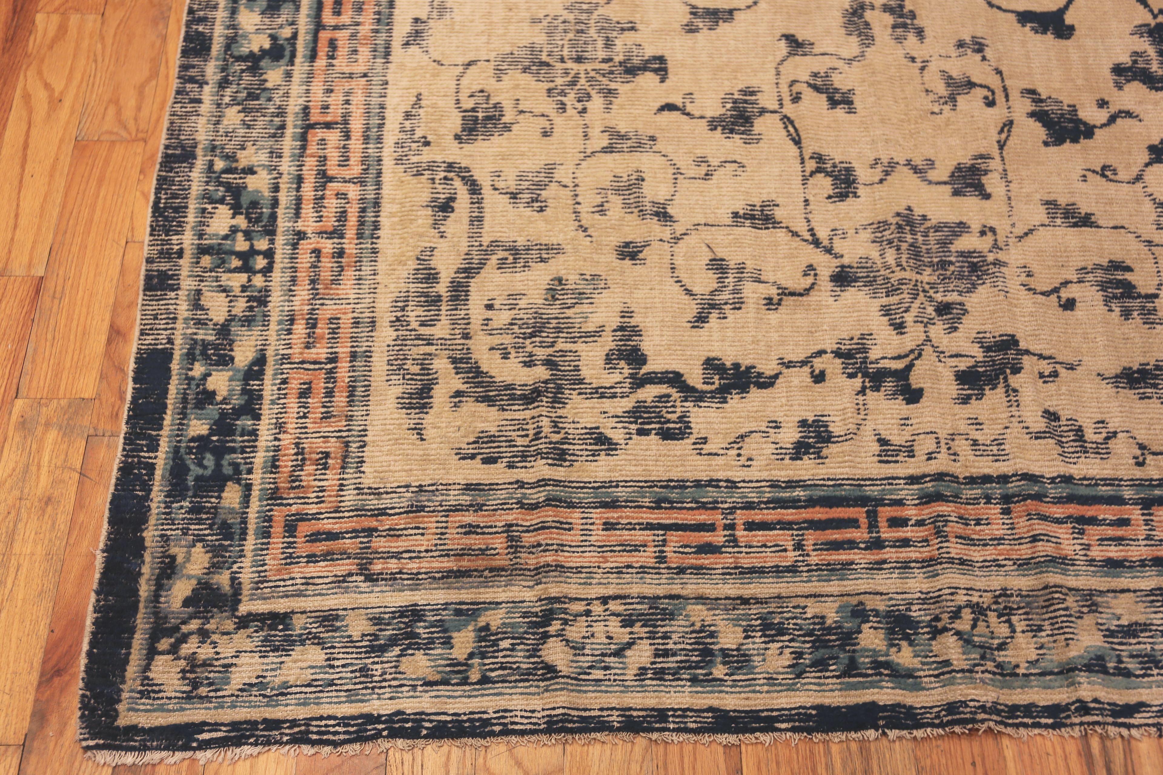 Chinese Export Antique Chinese Ningxia Rug. 5 ft 10 in x 11 ft 3 in For Sale