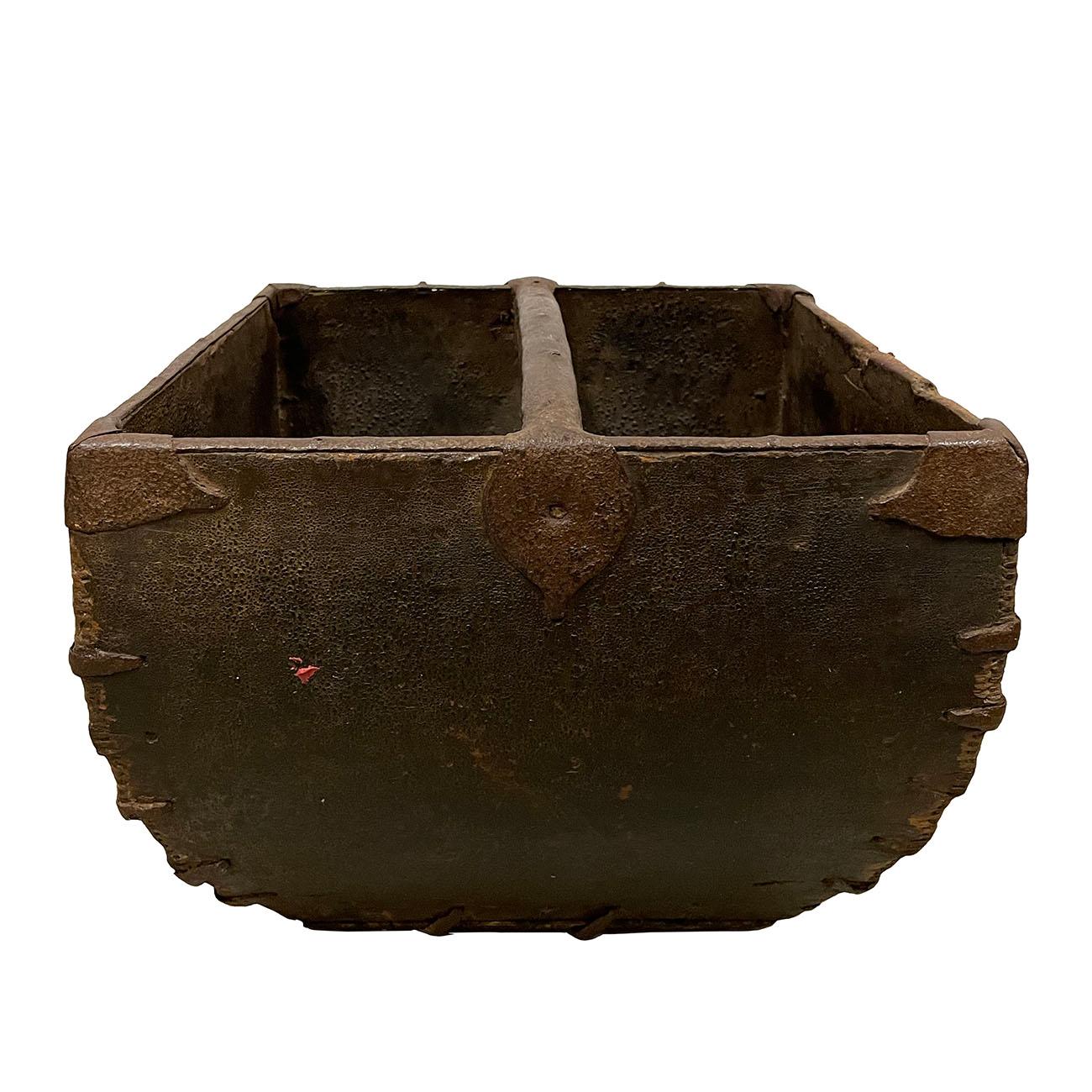Chinese Export Antique Chinese Official Wooden Rice Grain Bucket For Sale