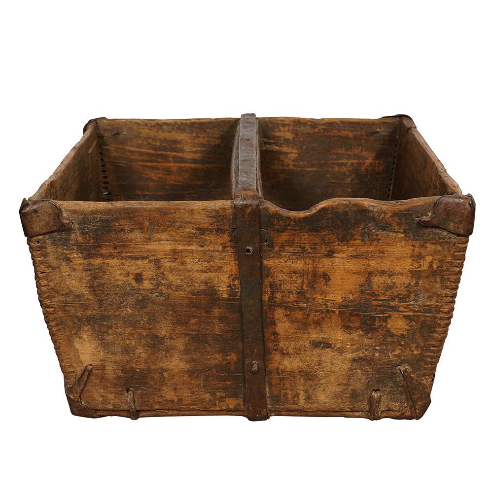 Antique Chinese Official Wooden Rice Grain Bucket In Good Condition For Sale In Pomona, CA