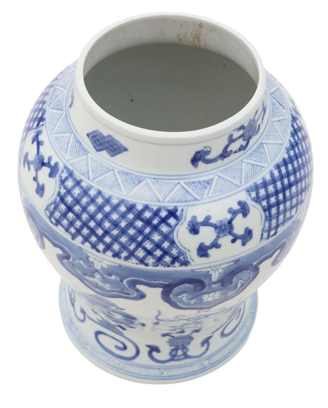 20th Century Antique Chinese Oriental blue & white ceramic ginger jar with lid For Sale