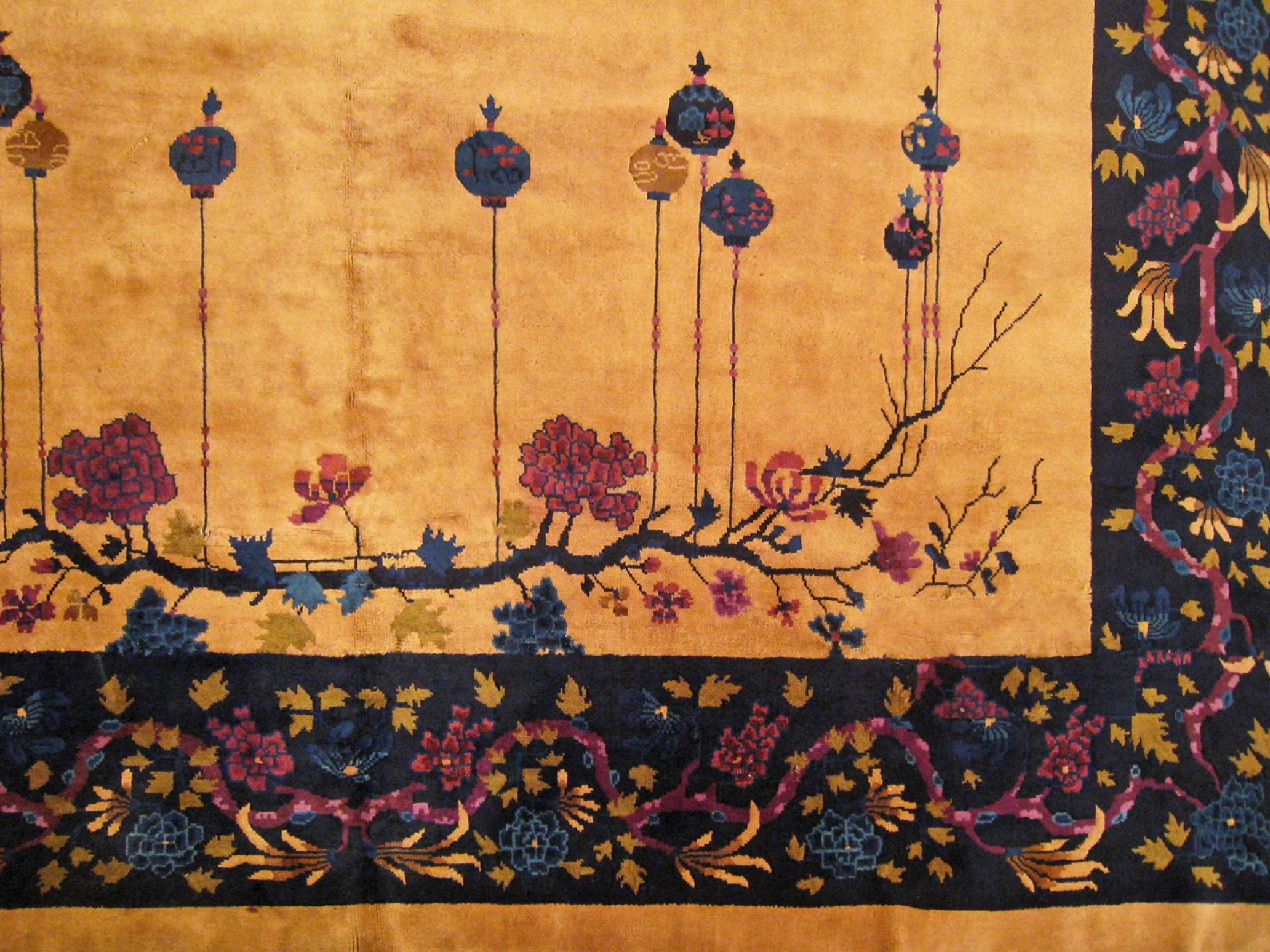 Antique Chinese Oriental Rug, in Room Size, W Chinese Motifs and Flowers In Good Condition For Sale In New York, NY