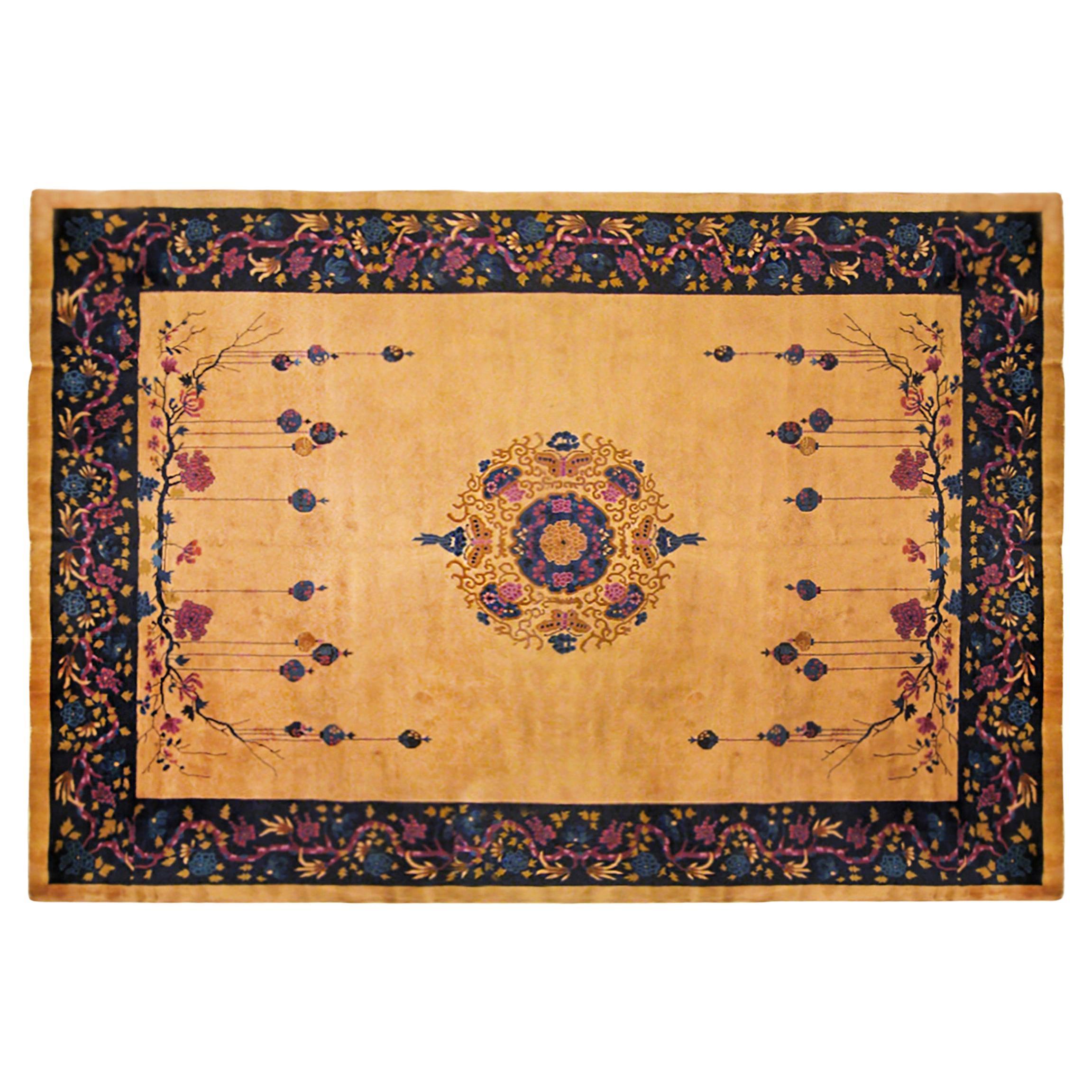 Antiker chinesischer orientalischer Teppich, in Zimmergröße, mit chinesischen Motiven und Blumen