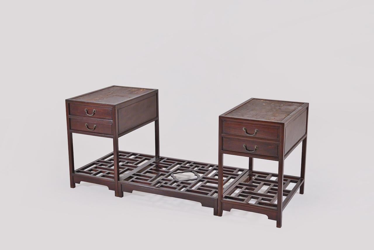 Antique Chinese Pedestal desk 
Era: Late Qing Dynasty
Circa: 1850’s
Material: Blackwood 
Origin: Guangzhou area

Dimension : W 165 x D 65 x H 85 cm W 64.96
