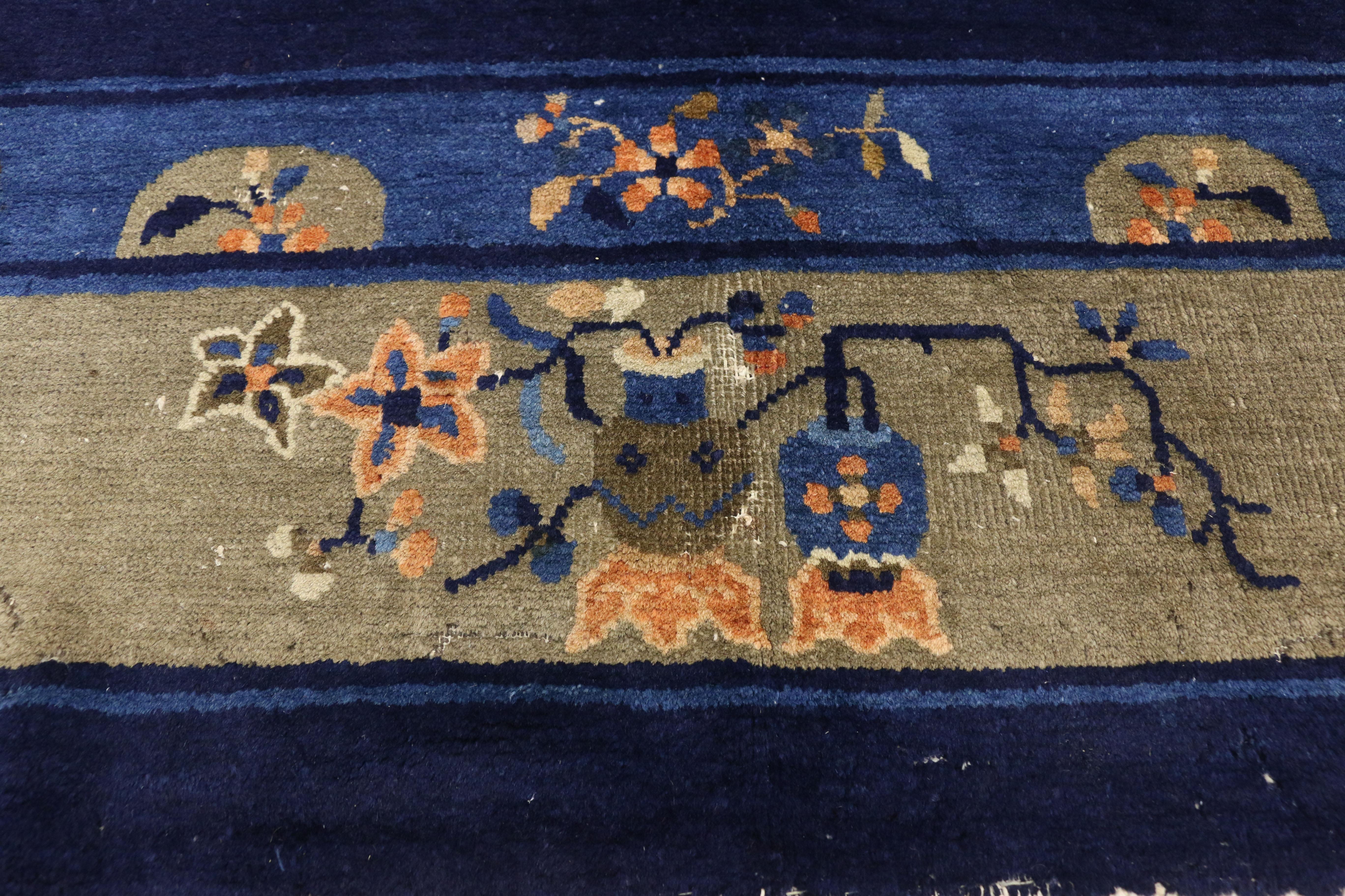 Antiker chinesischer Peking-Teppich im traditionellen Chinoiserie-Stil (Chinesisch) im Angebot