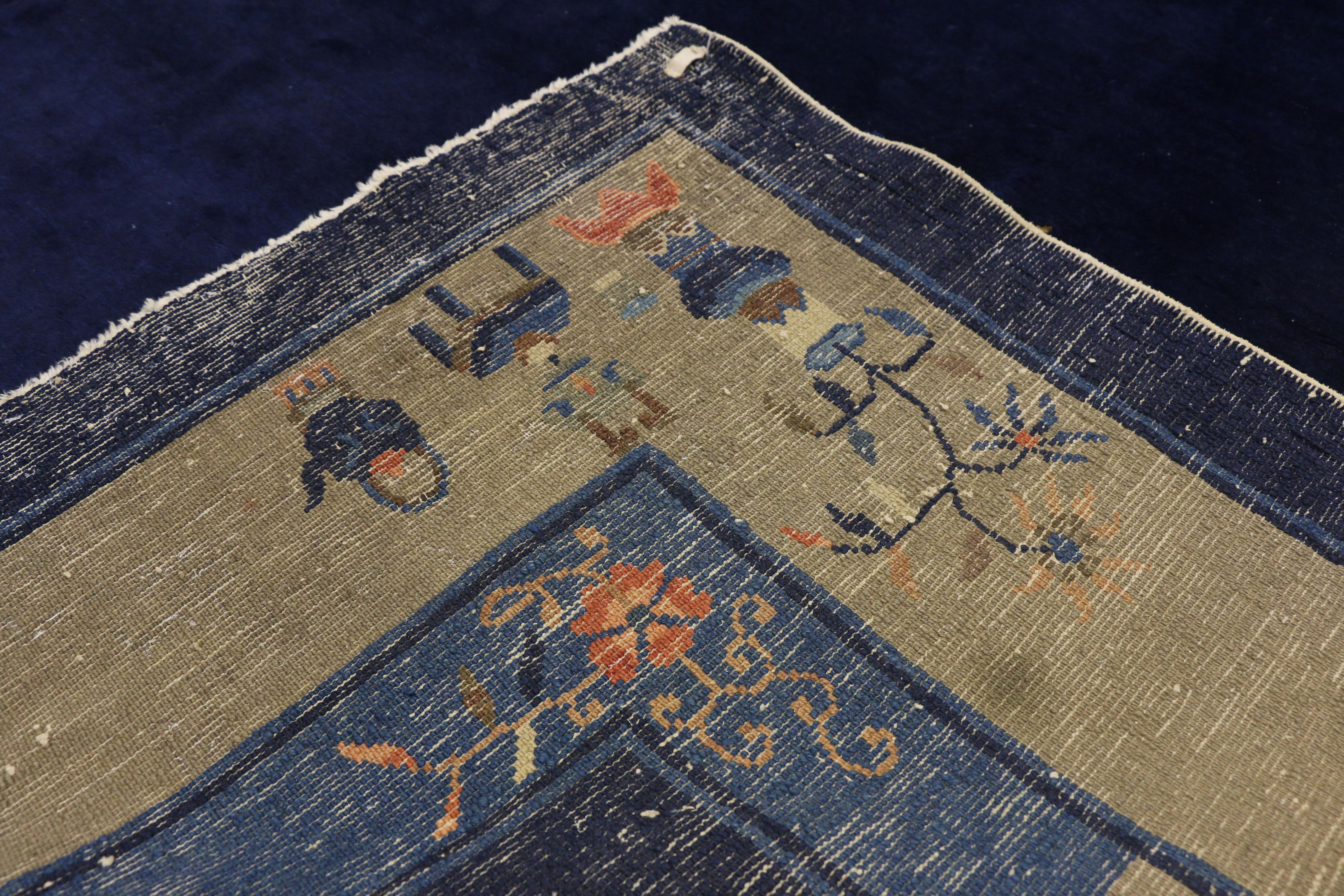 Antiker chinesischer Peking-Teppich im traditionellen Chinoiserie-Stil (Handgeknüpft) im Angebot