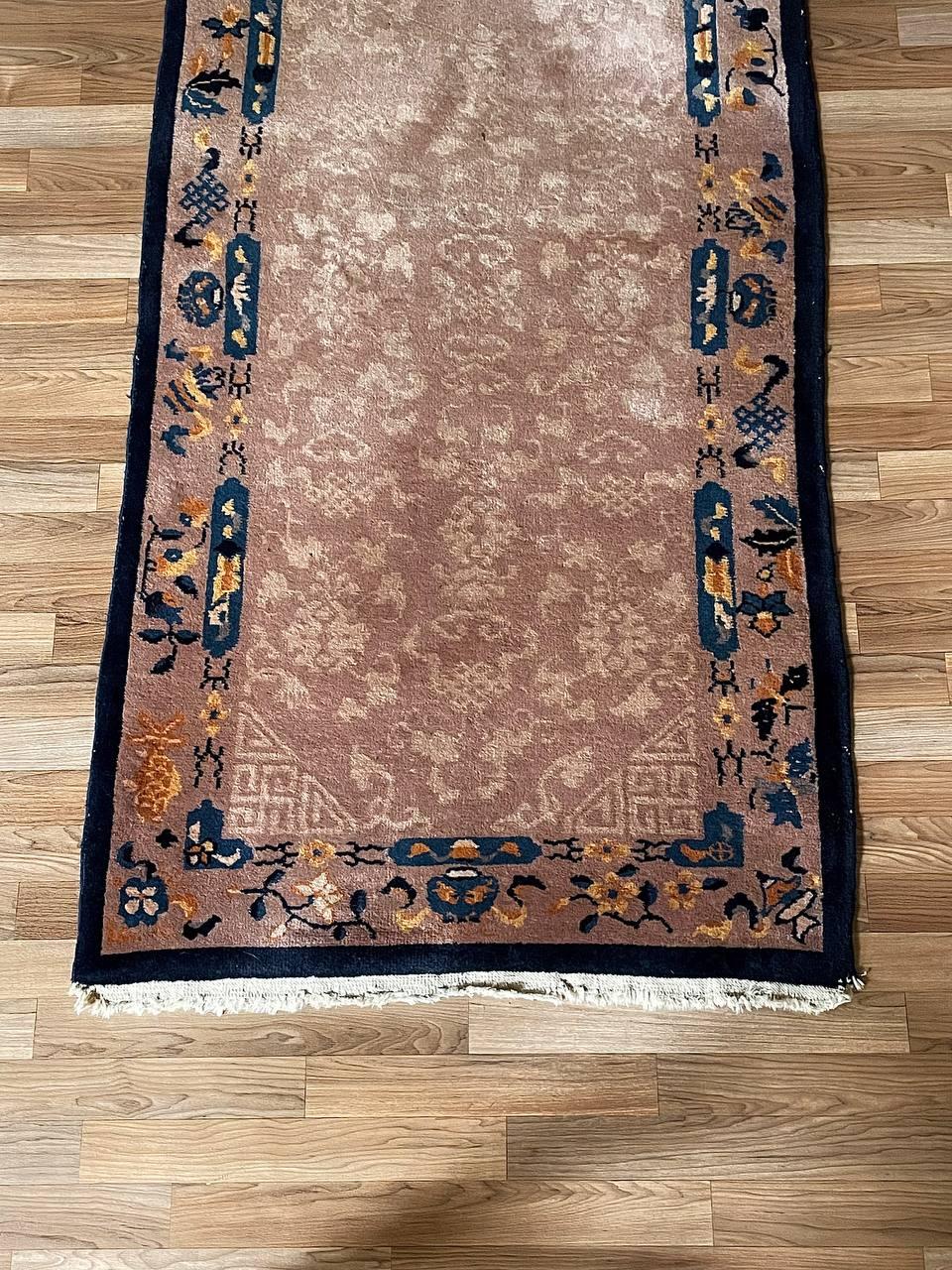 Antique Chinese Peking Art Deco Rug – Hand-Knotted Wool w/ Floral In Good Condition For Sale In Los Angeles, CA