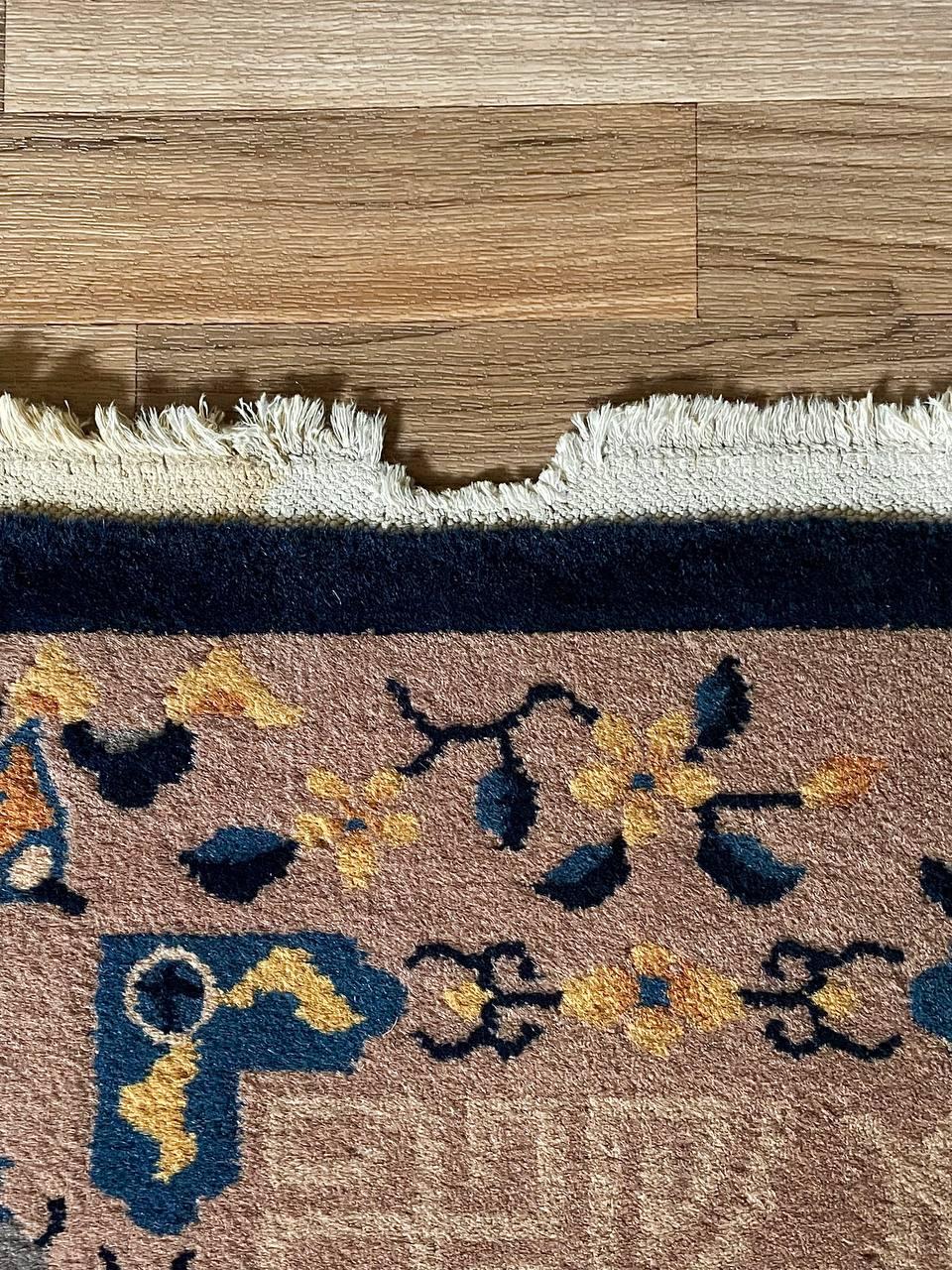 Antique Chinese Peking Art Deco Rug – Hand-Knotted Wool w/ Floral For Sale 2