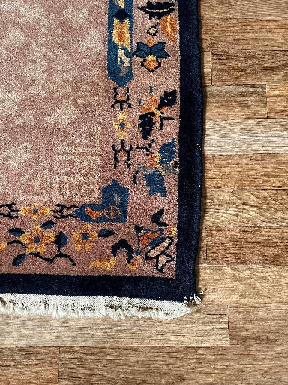 Antique Chinese Peking Art Deco Rug – Hand-Knotted Wool w/ Floral For Sale 3