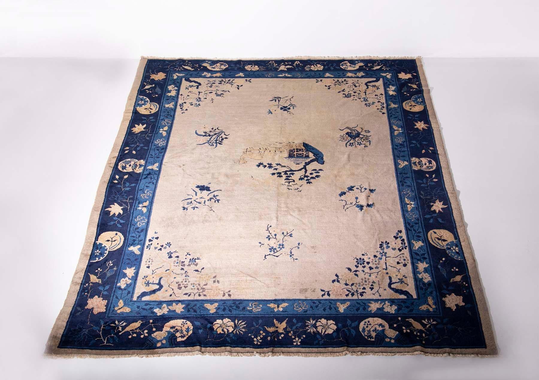 Antiker chinesischer Pekinger blauer Teppich, handgeknüpft  (Chinese Chippendale) im Angebot
