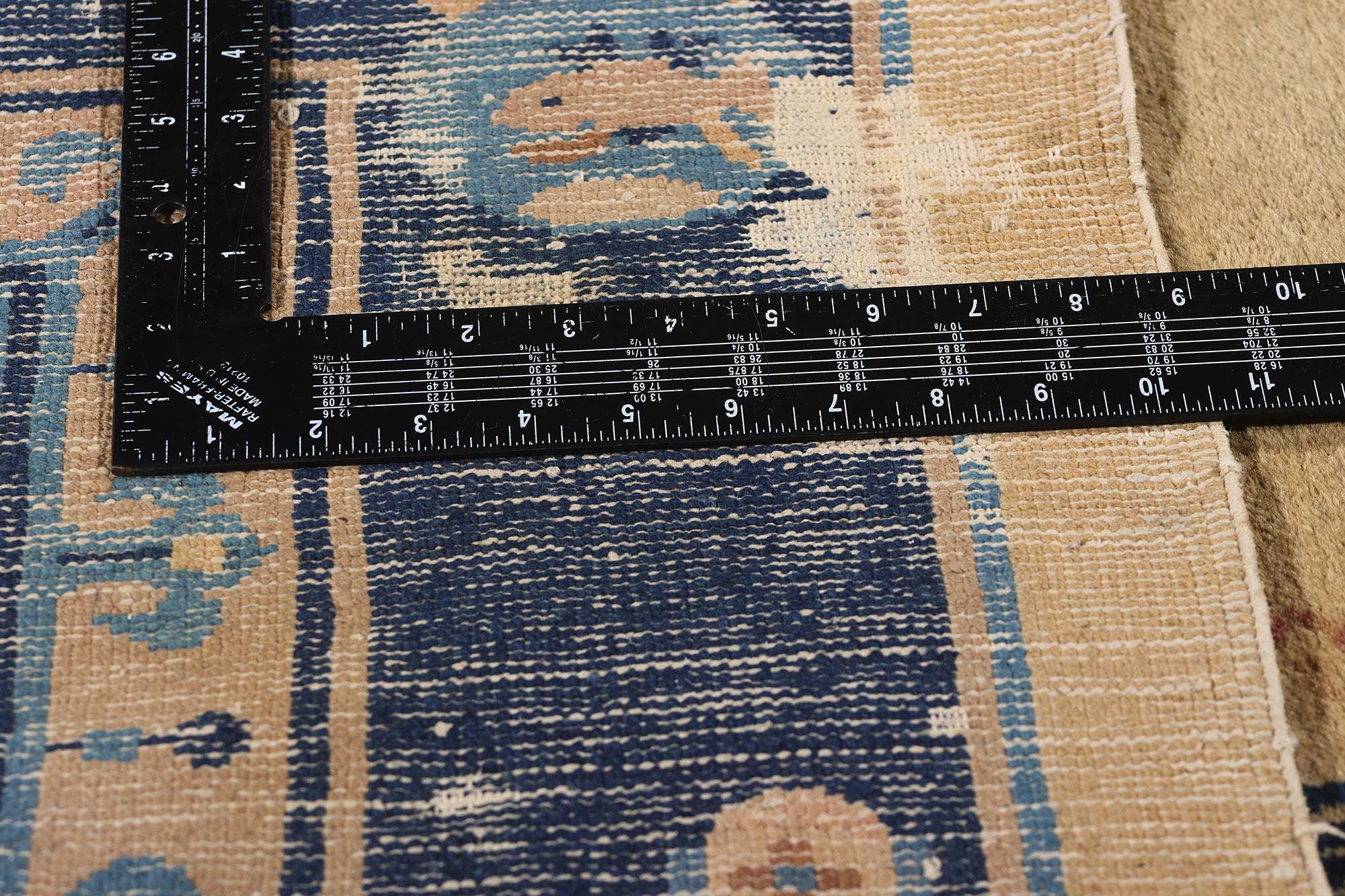 Tapis chinois pékinois ancien, 06'03 x 08'07 Abîmé - En vente à Dallas, TX