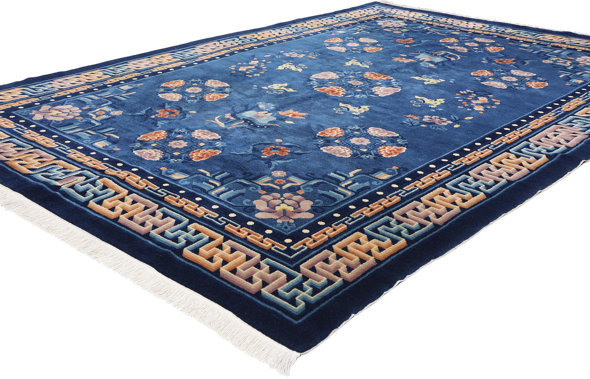 79078 Tapis chinois ancien de Pékin, 06'03 x 09'01. Ce tapis chinois ancien de Pékin en laine nouée à la main est une représentation étonnante de l'art chinois et du symbolisme culturel. Il présente un mélange harmonieux de motifs complexes et de