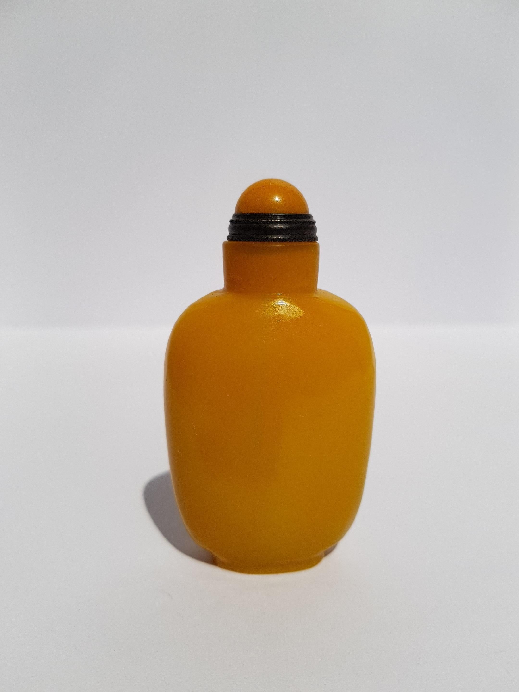 Ancienne bouteille à priser en verre de Pékin miel ambre impérial verre jaune Qing Bon état - En vente à Palm Beach, FL