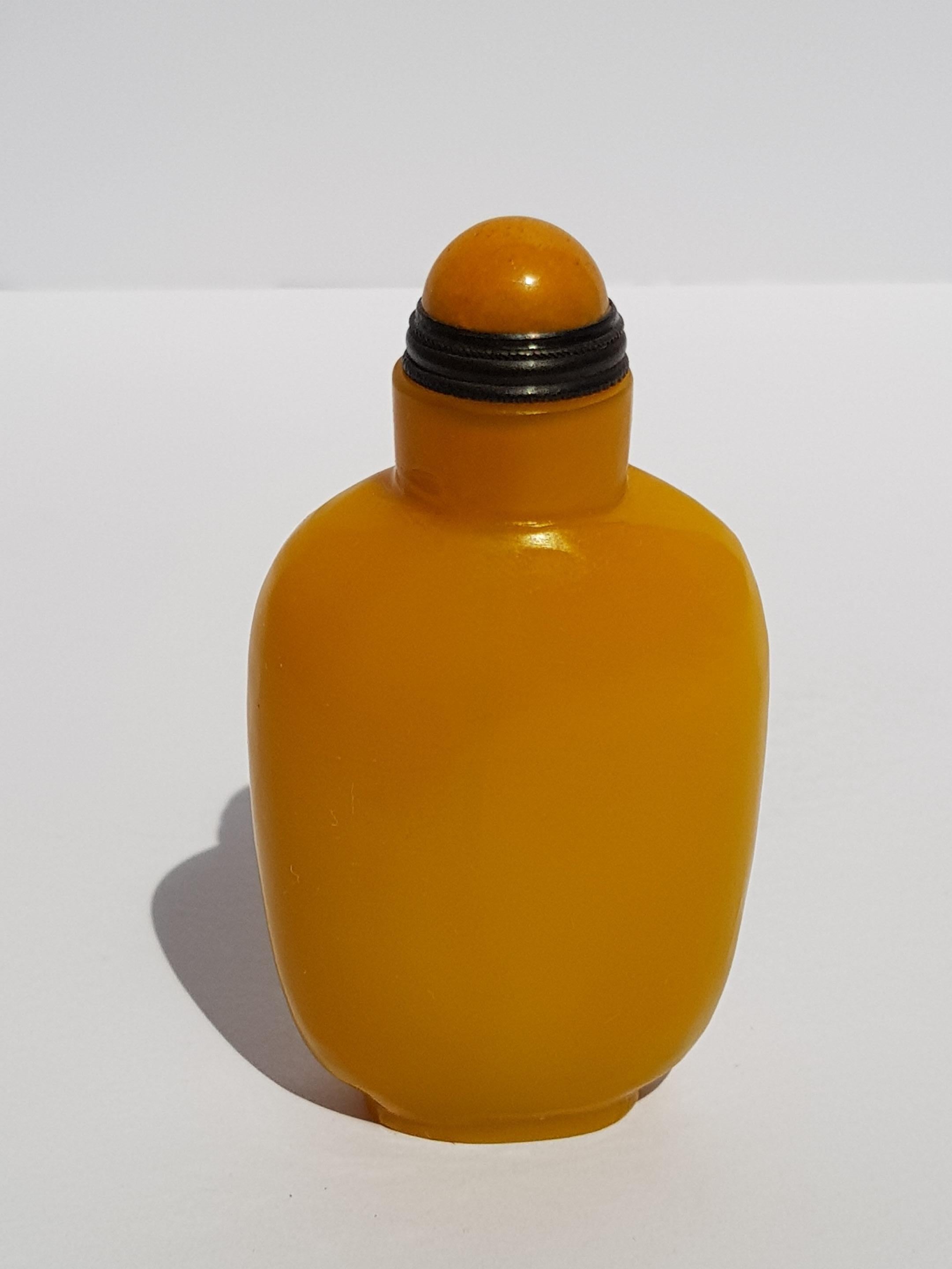 Ancienne bouteille à priser en verre de Pékin miel ambre impérial verre jaune Qing en vente 1
