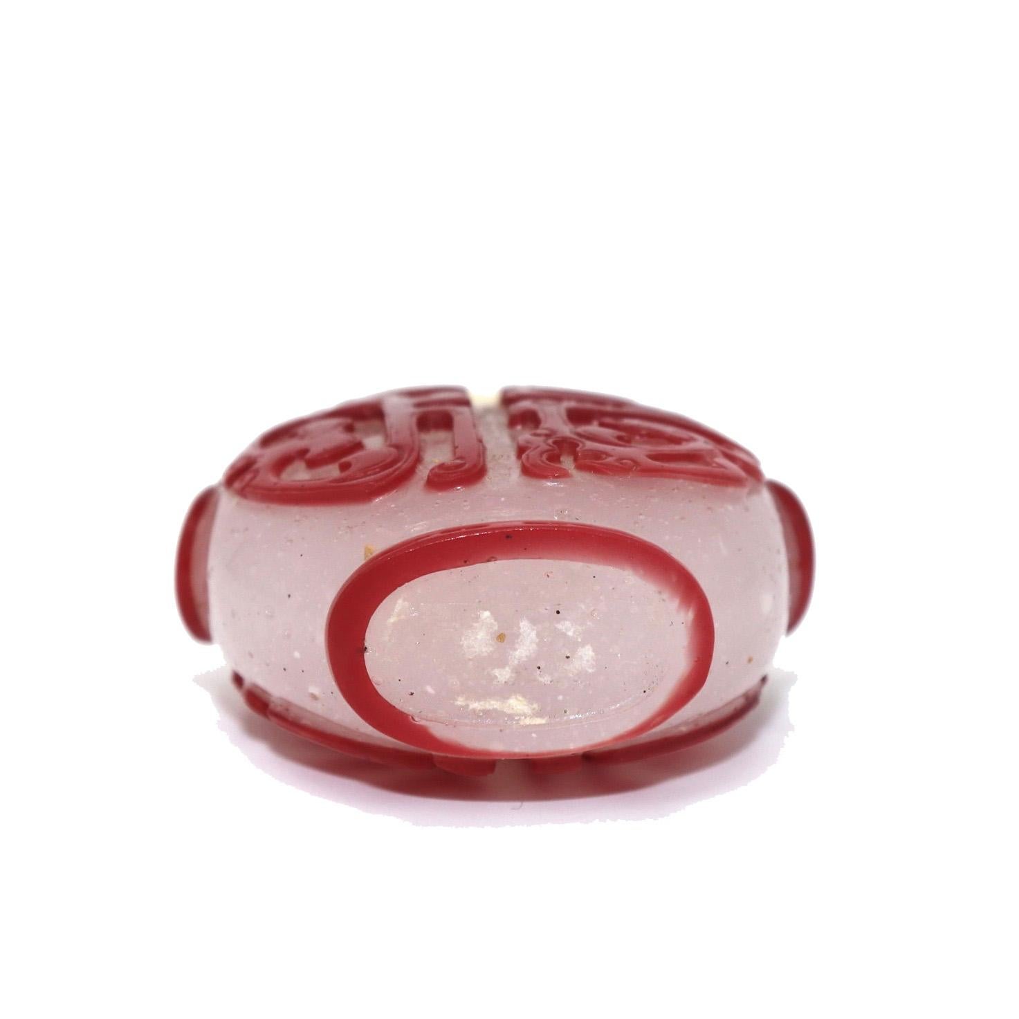 Antique Chinese Peking Red Overlay Snowflake Glass Snuff Bottle In Good Condition For Sale In Point Richmond, CA