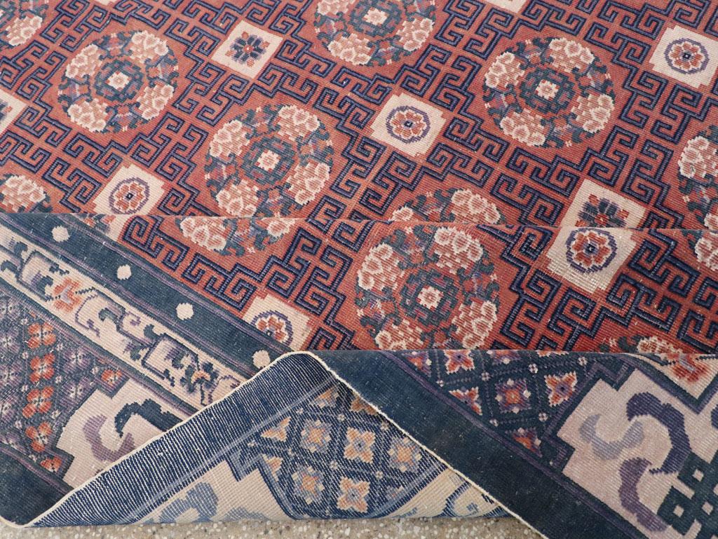20ième siècle Tapis chinois ancien de taille pékinois en vente