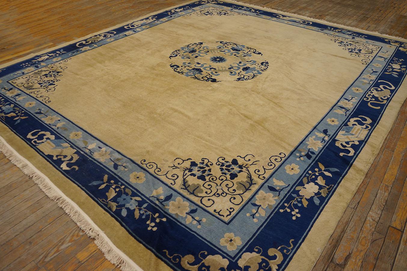 Chinois Tapis chinois de Pékin du début du 20ème siècle ( 10' x 11'6'' - 305 x 350 ) en vente