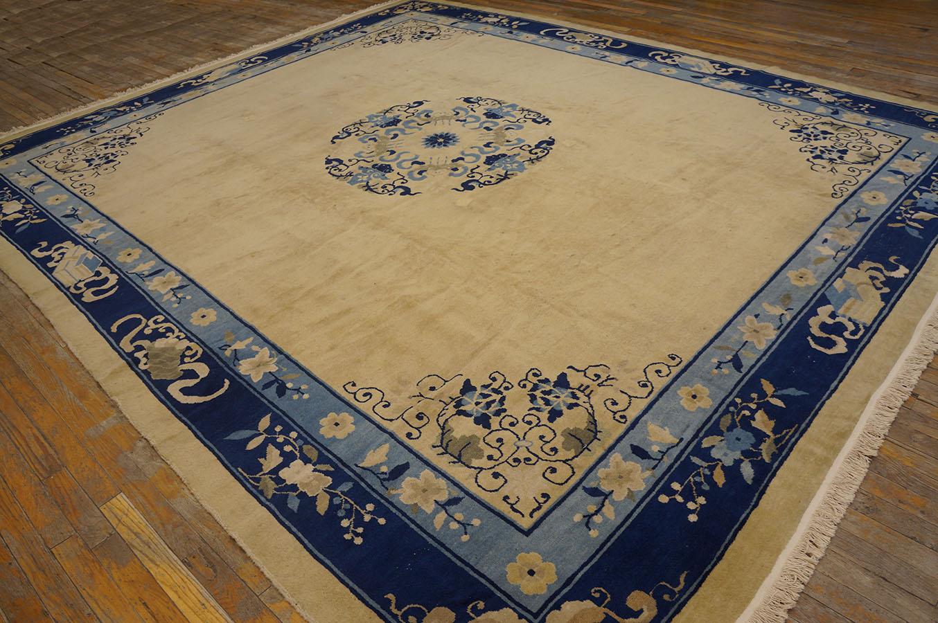 Début du 20ème siècle Tapis chinois de Pékin du début du 20ème siècle ( 10' x 11'6'' - 305 x 350 ) en vente