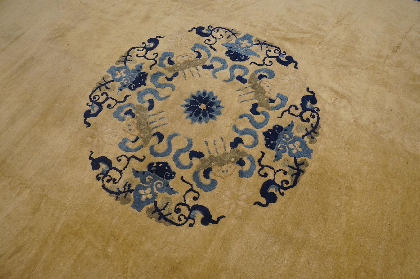 Tapis chinois de Pékin du début du 20ème siècle ( 10' x 11'6'' - 305 x 350 ) en vente 2