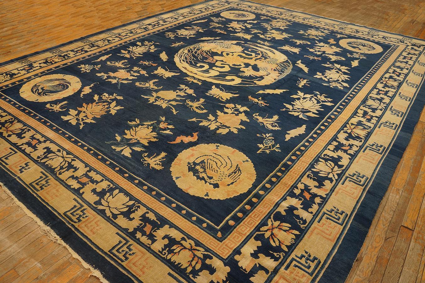 Cinese Tappeto cinese di Pechino della fine del XIX secolo ( 10' 9''x 14' 3'' - 327 x 434 cm ) in vendita