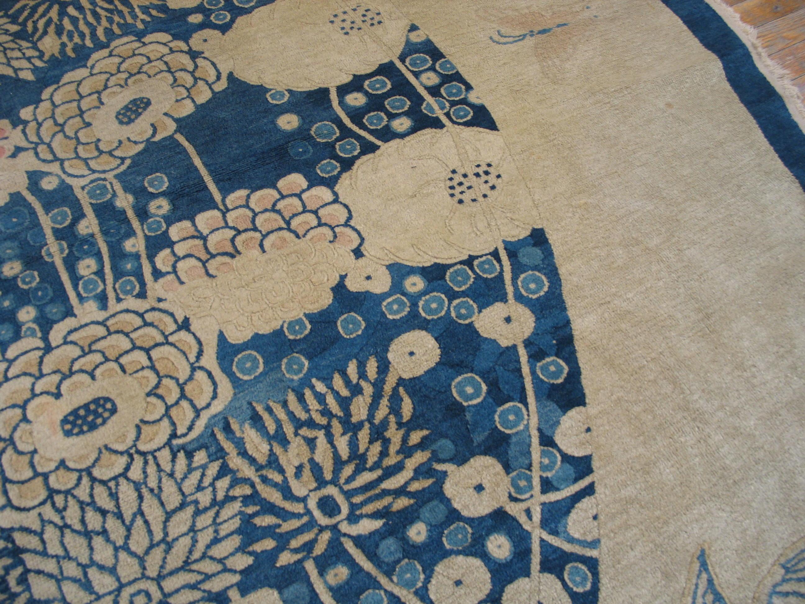 Wool Early 20th Century Round Chinese Peking Carpet ( 10'6