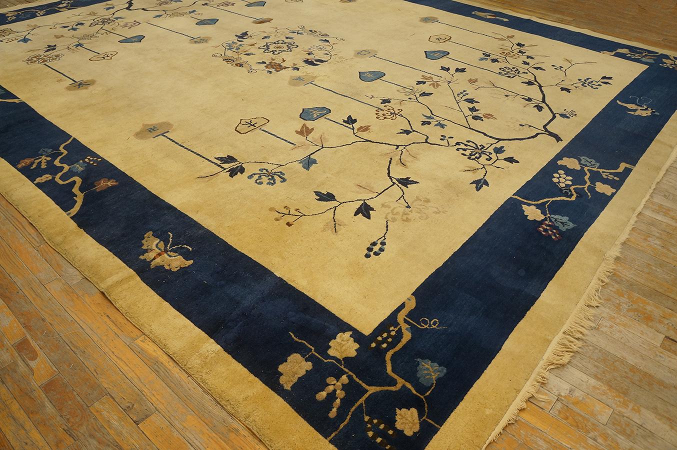Early 20th Century Chinese Peking Carpet ( 11' 10'' x 14' 6'' - 360 x 442 cm ) In Good Condition For Sale In New York, NY