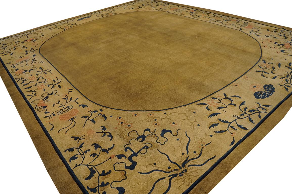 Chinesischer Pekinger Teppich des späten 19. Jahrhunderts ( 11' 4'' x 14' - 345 x 425 cm) (Wolle) im Angebot
