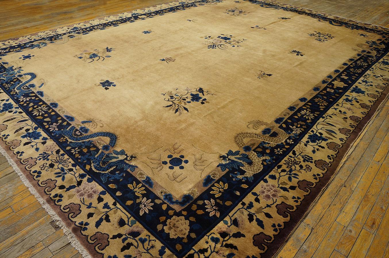 Cinese Tappeto con drago di Pechino dei primi del Novecento ( 11'4''x 15'6'' - 345 x 472 ) in vendita