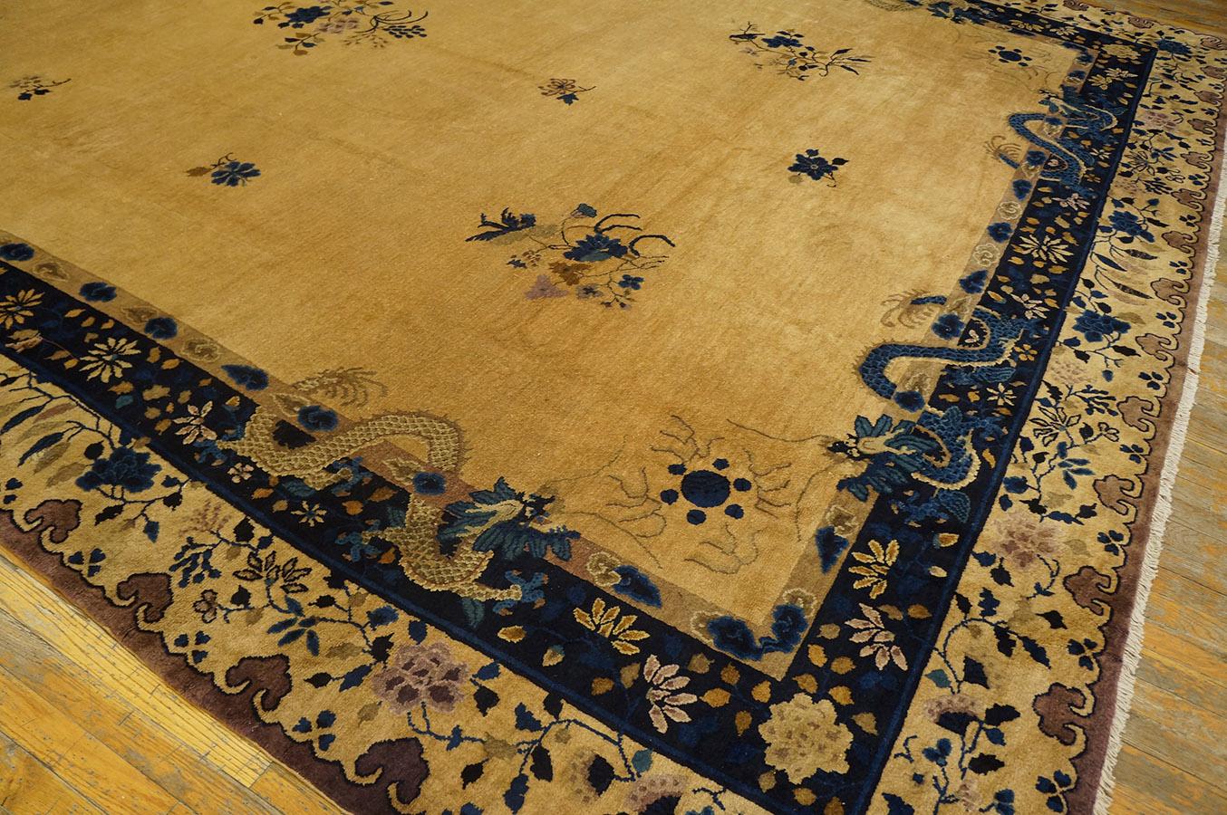 Tappeto con drago di Pechino dei primi del Novecento ( 11'4''x 15'6'' - 345 x 472 ) in vendita 1