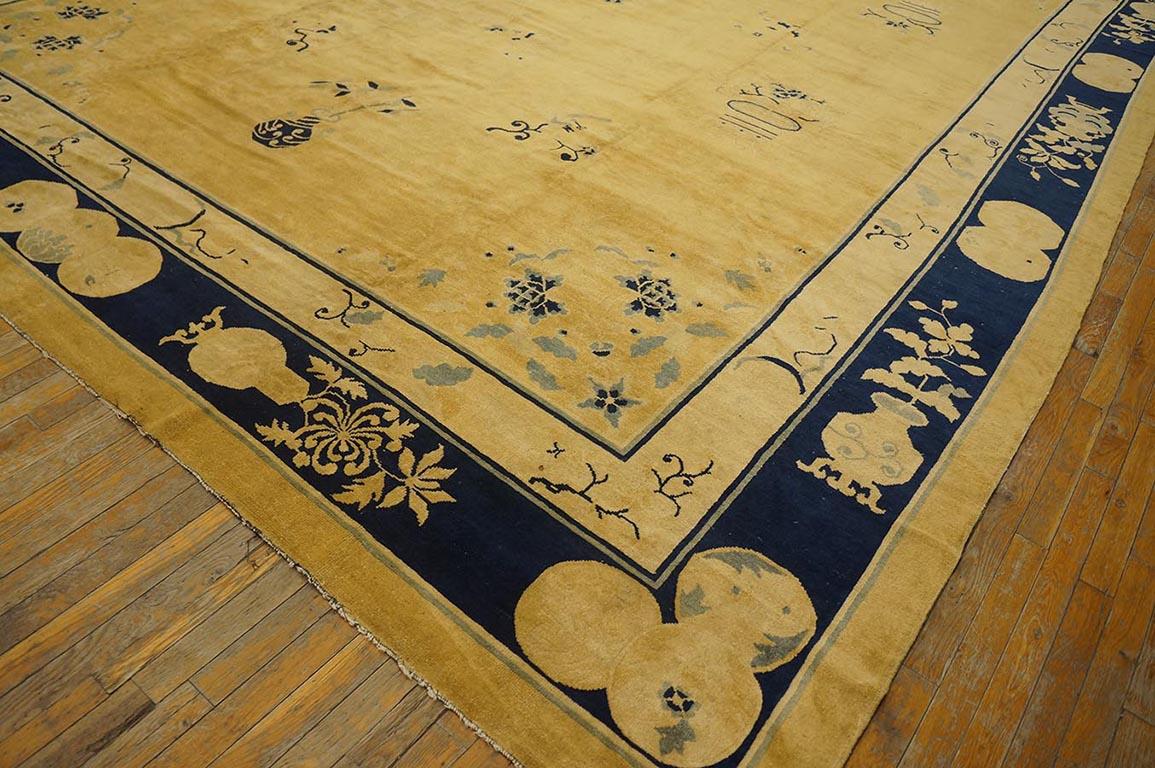 Fin du XIXe siècle Tapis chinois de Pékin de la fin du XIXe siècle (94,44 x 38,1 cm) en vente