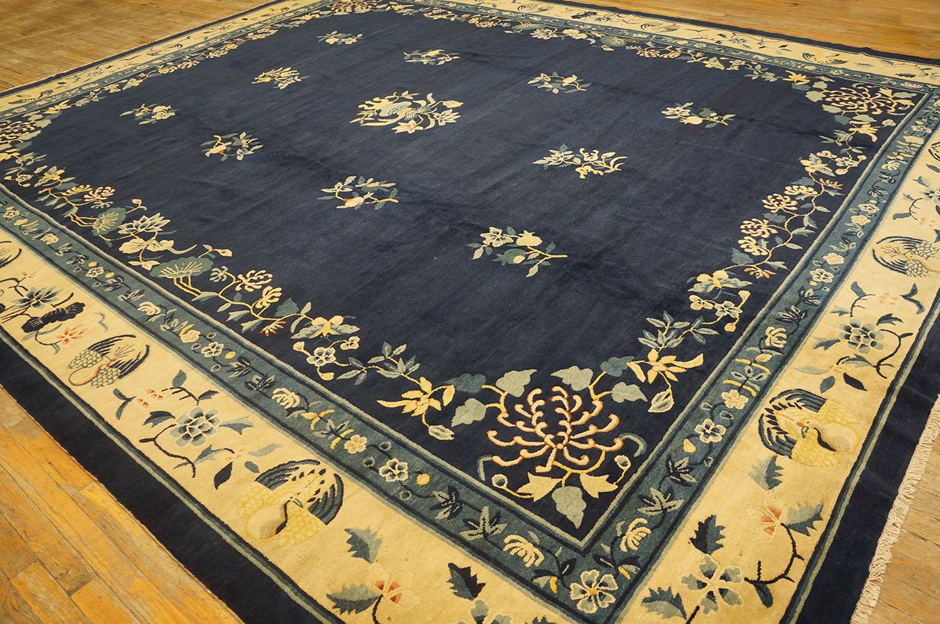 Noué à la main Tapis chinois ancien de Pékin  11' 9'' x 14' 3'' en vente