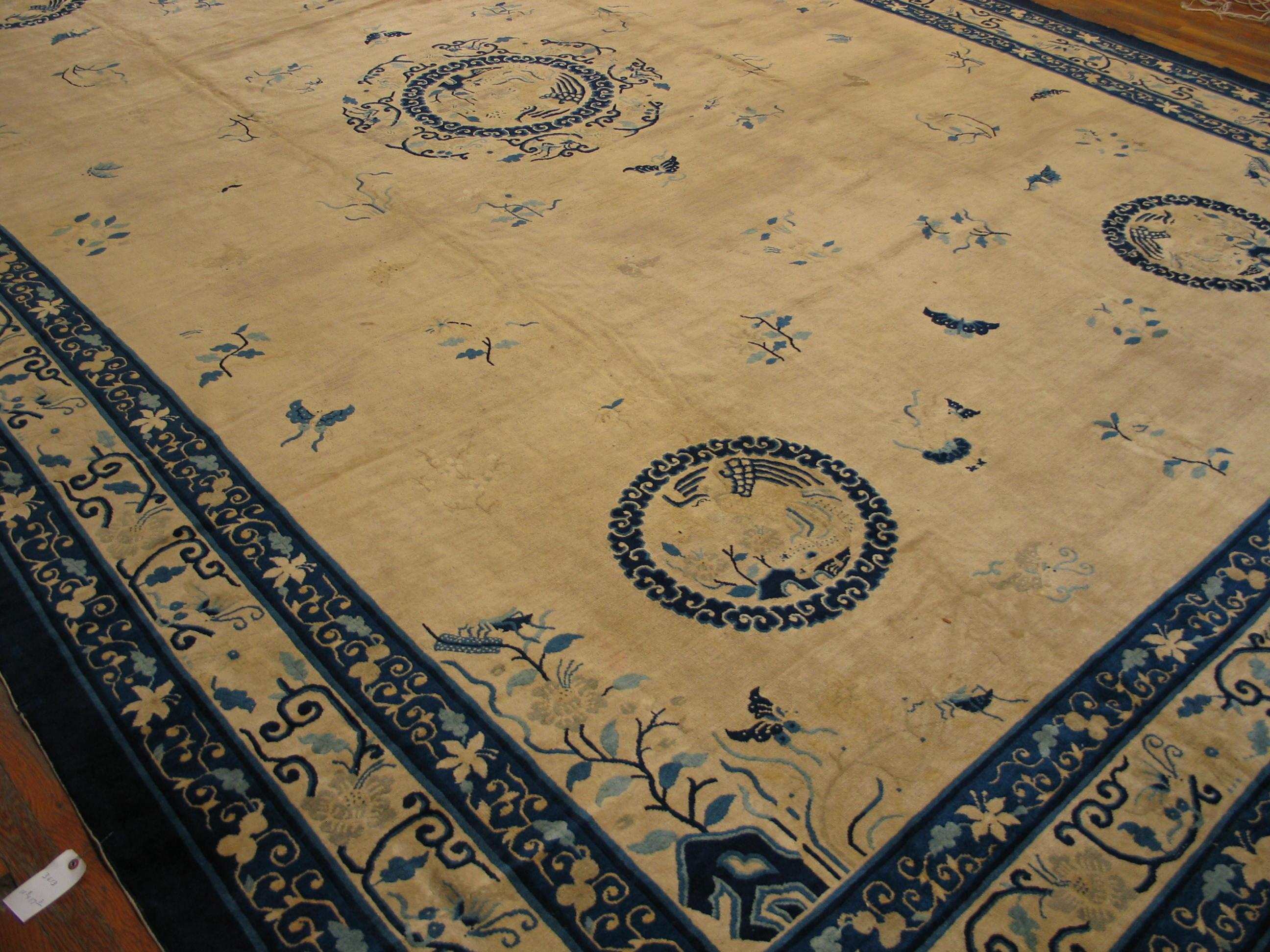 Tapis chinois ancien de Pékin de 2,69 m x 4,44 m Bon état - En vente à New York, NY