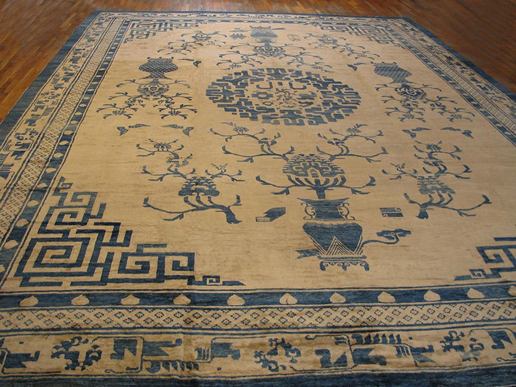 Antique Chinese Peking rug. Size: 14'8