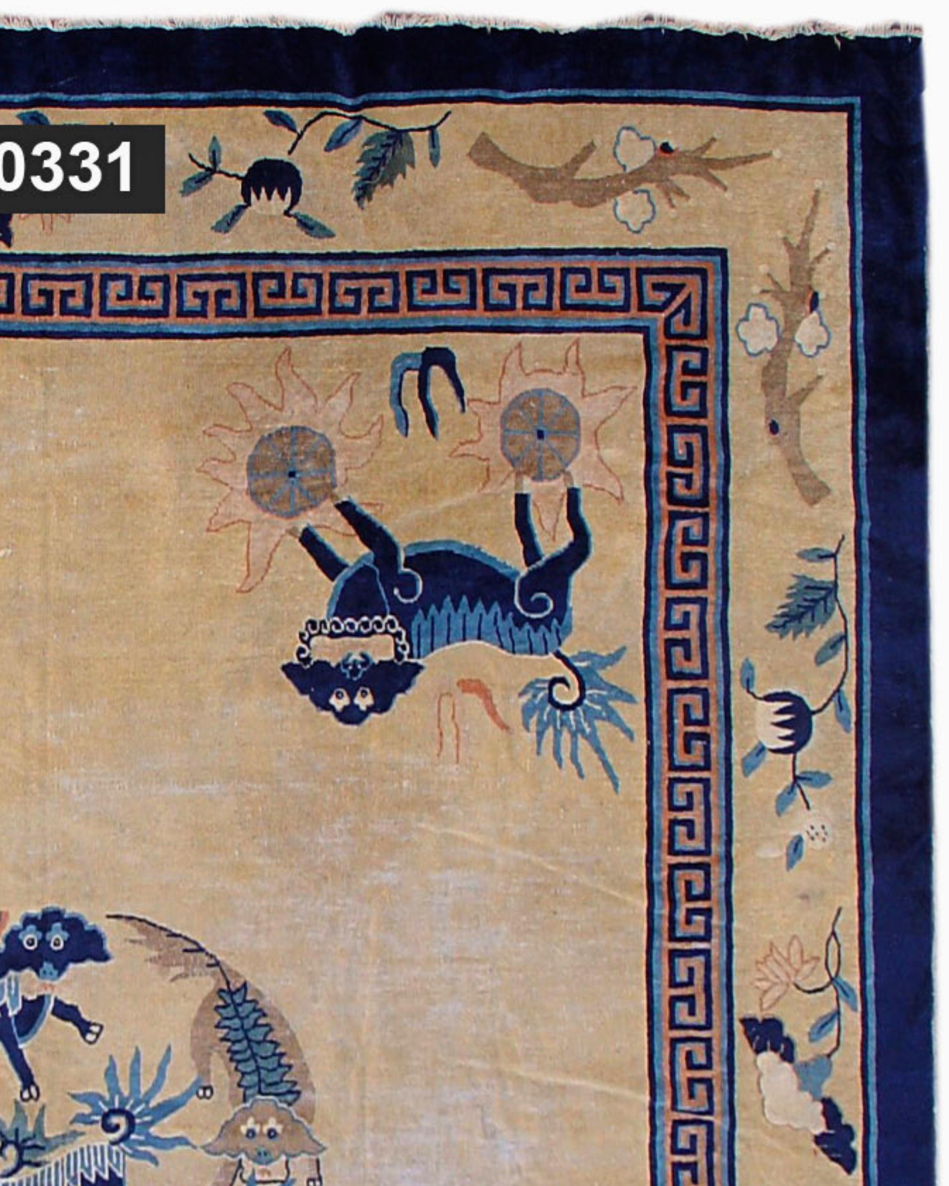 Antiker chinesischer Pekinger Hundeteppich, 19. Jahrhundert

Glückliche Hunde bilden das Medaillon und tummeln sich auch an den beiden Enden dieses sehr ungewöhnlichen Teppichs.

Zusätzliche Informationen:
Abmessungen: 8'0