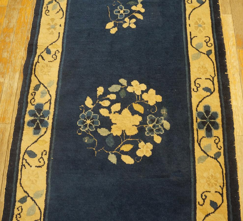 Tapis chinois de Pékin du début du 20ème siècle ( 2'8'' x 6' - 81 x 183 ) en vente 1