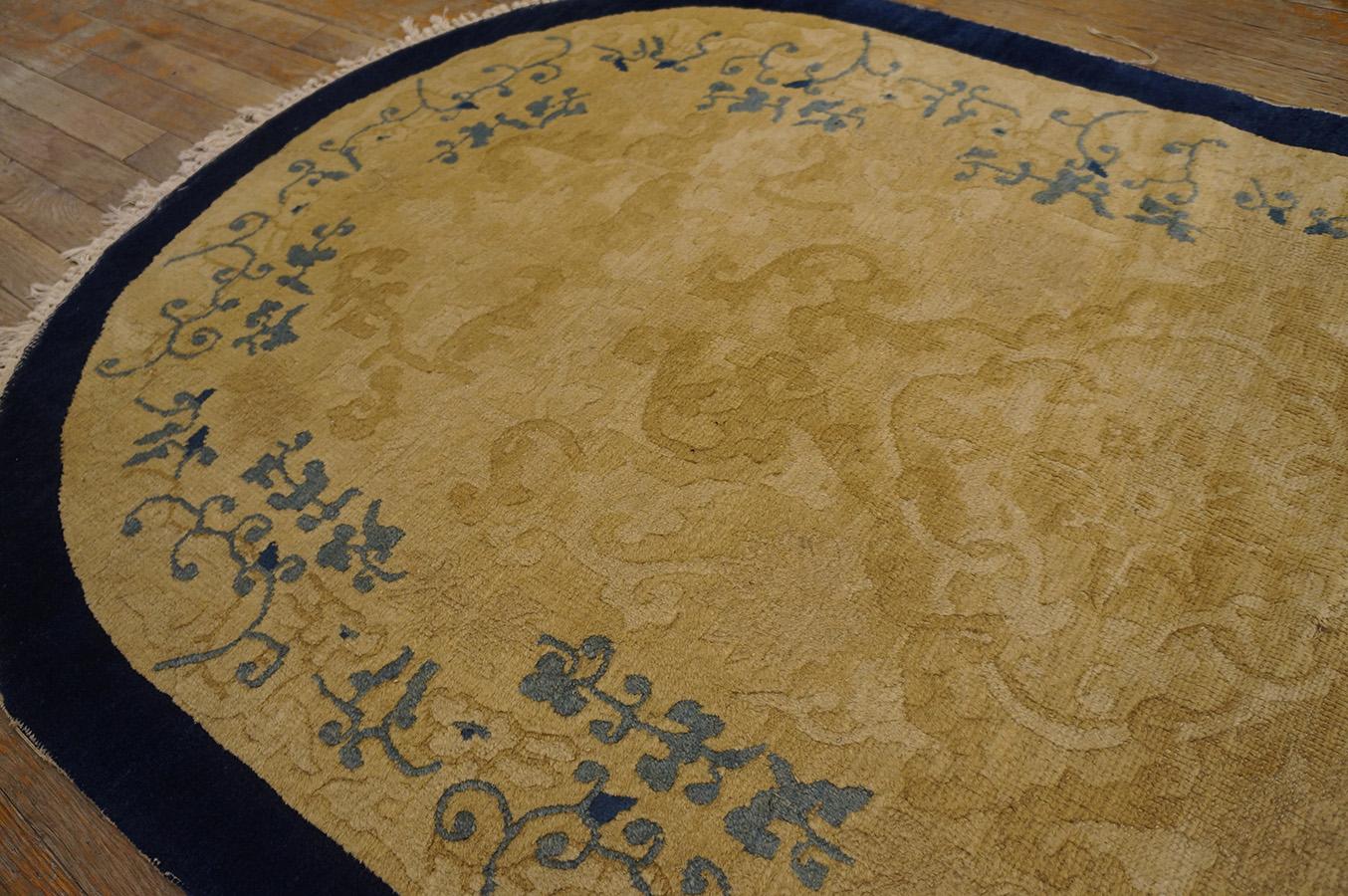 Early 20th Century Oval Chinese Peking Rug ( 3' x 5'9'' - 90 x 175 ) For Sale 7