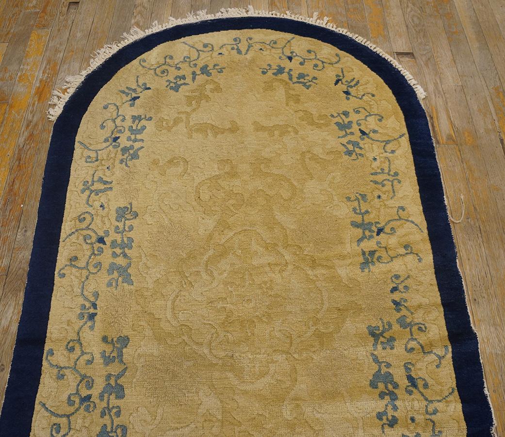 Early 20th Century Oval Chinese Peking Rug ( 3' x 5'9'' - 90 x 175 ) For Sale 9