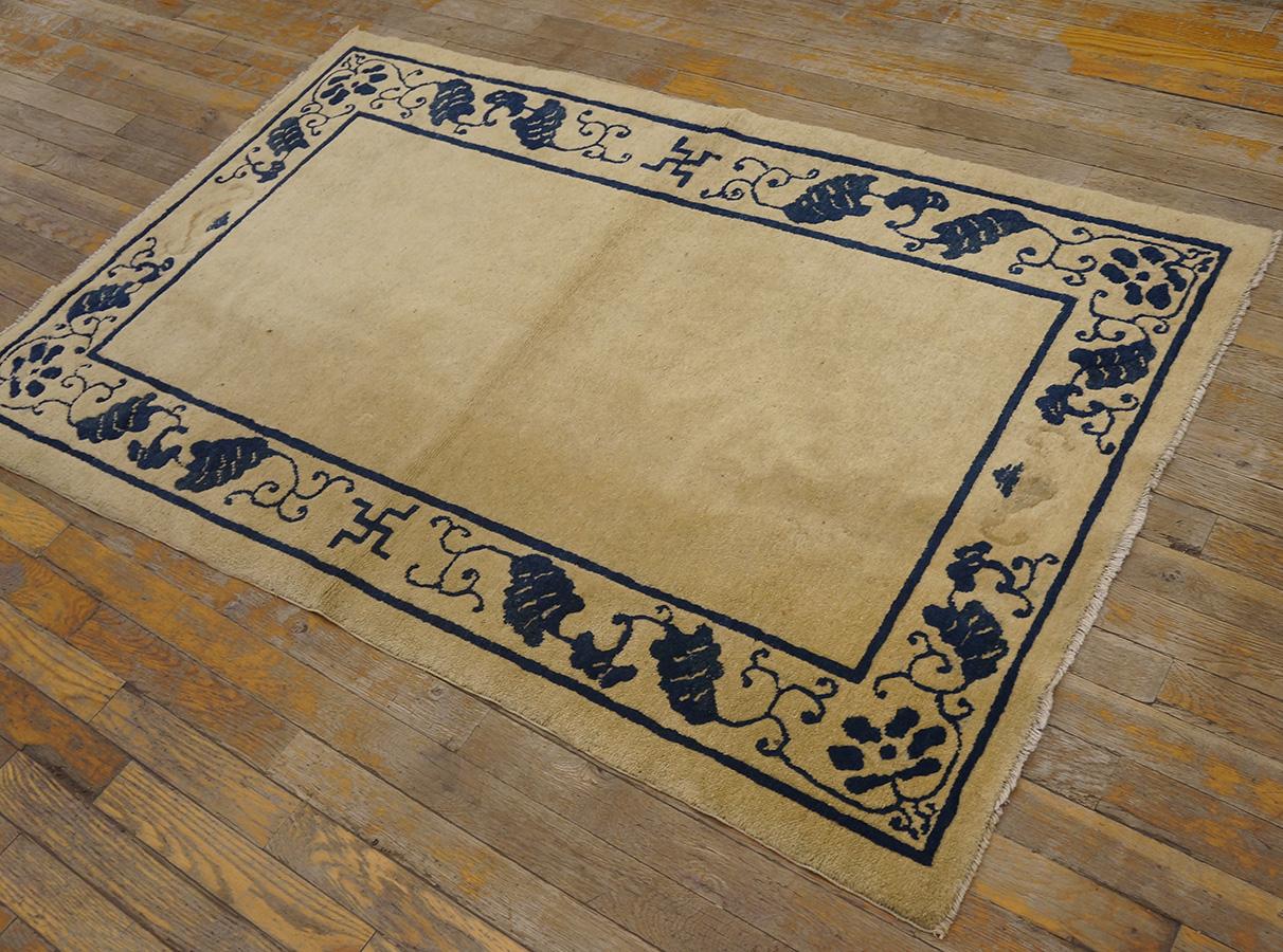 Early 20th Century Chinese Peking Rug ( 3' x 5' - 91 x 152 ) In Good Condition For Sale In New York, NY